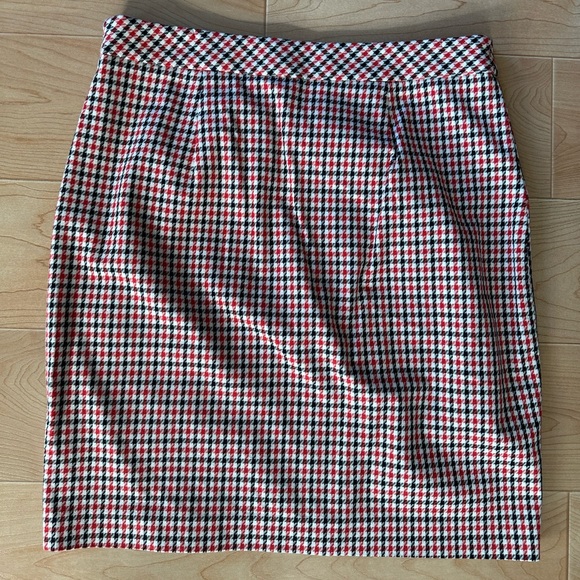 Banana Republic black, white, and red checkered pencil skirt size 6 petite - Picture 8 of 8